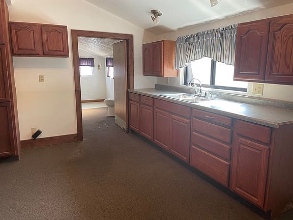 5th image of 502 E 6th St