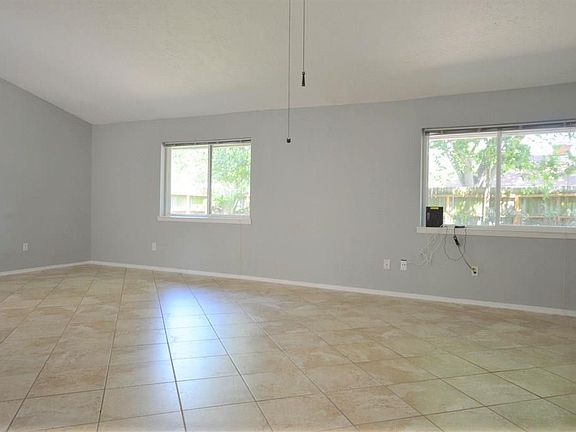 3rd image of 11715 Montbrook Dr