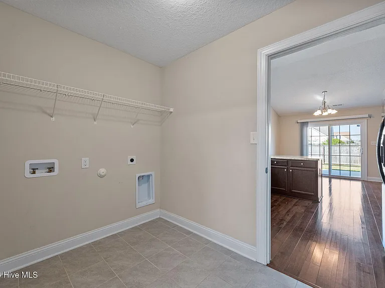 320 Aquamarine Cir — Photo 11
