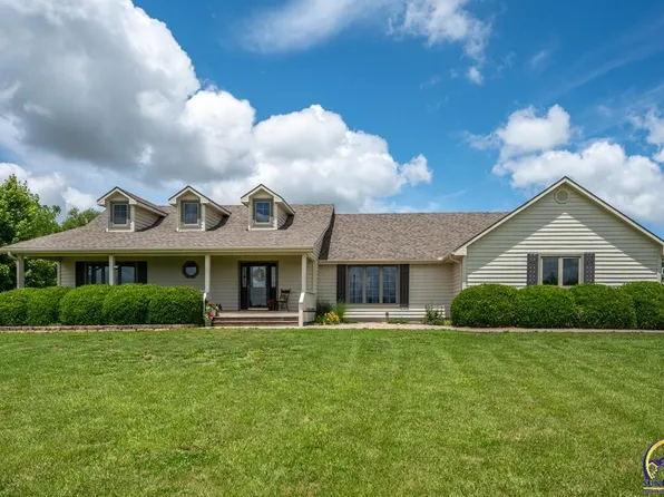 1707 W 6th St, Lyndon, KS 66451