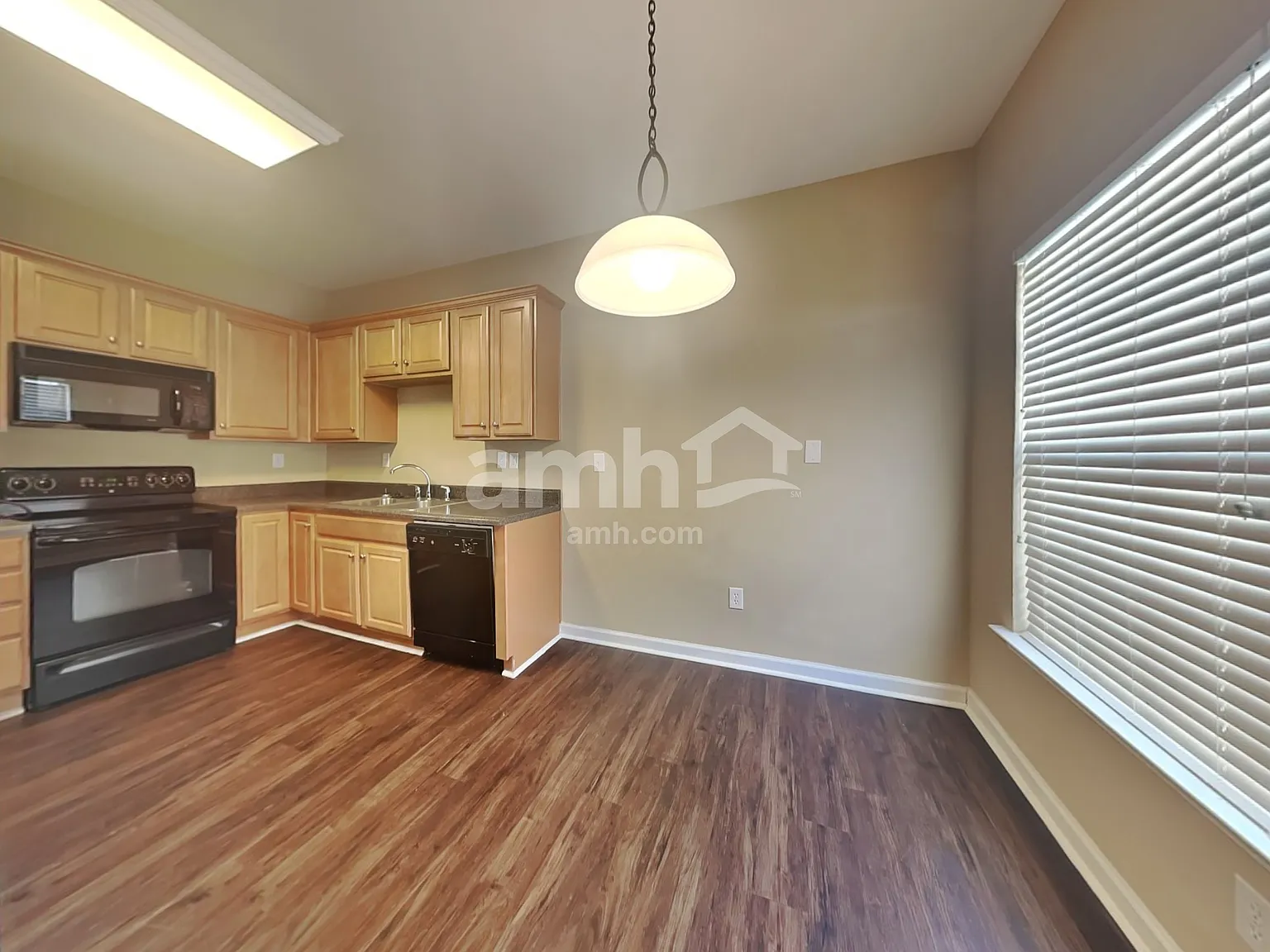 3 bed, 2.5 bath, 1505 sqft, $2,080 — Photo 4