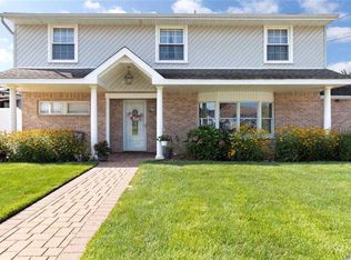 320 N Albany Ave, Massapequa, NY 11758