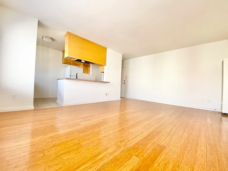 21 Thornton Ave — Photo 5