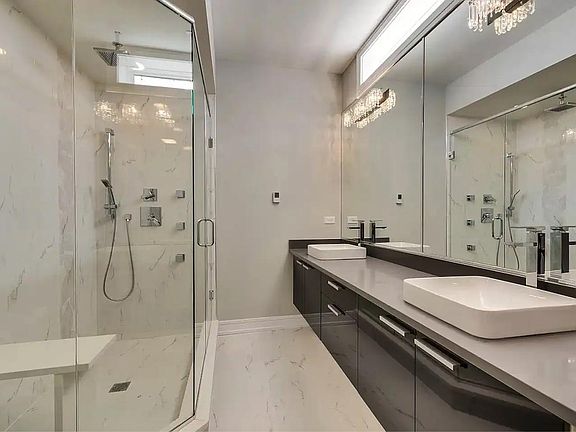 5th image of 1008 N Larrabee St Unit 3S