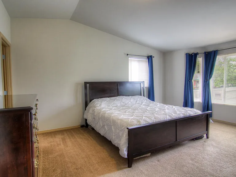 2409 Prospect Ave NE — Photo 14
