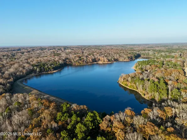 560 Pocahontas Rd, Flora, MS 39071