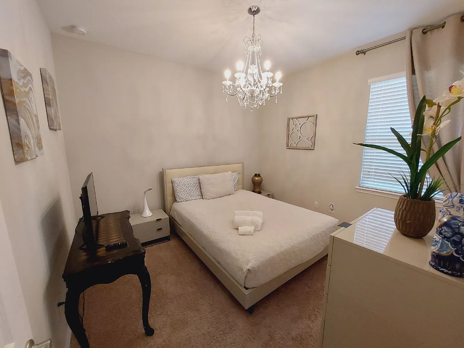 3 bed, 2.0 bath, 1994 sqft, $4,200 — Photo 4