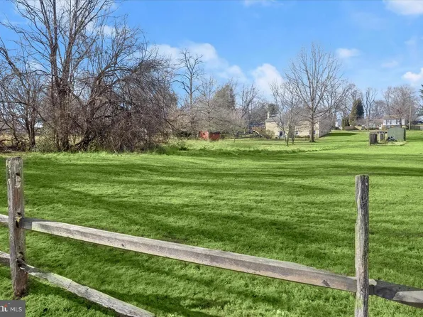 20821 Brooke Knolls Rd, Gaithersburg, MD 20882