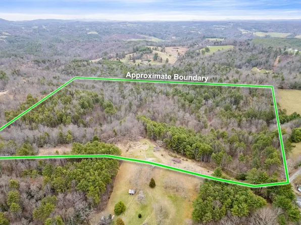706 Sherwood Rd, Galax, VA 24333