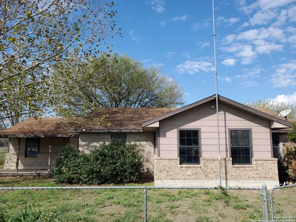 485 Western St, Leming, TX 78050