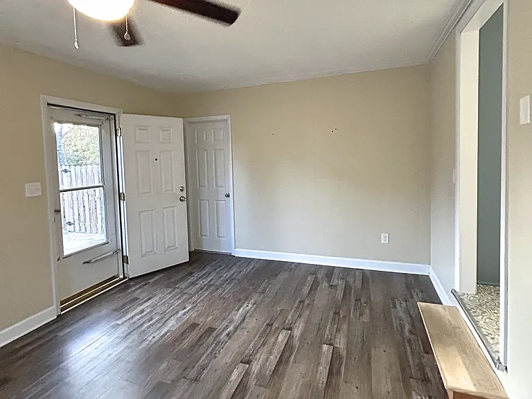 408 Lynette Dr — Photo 5