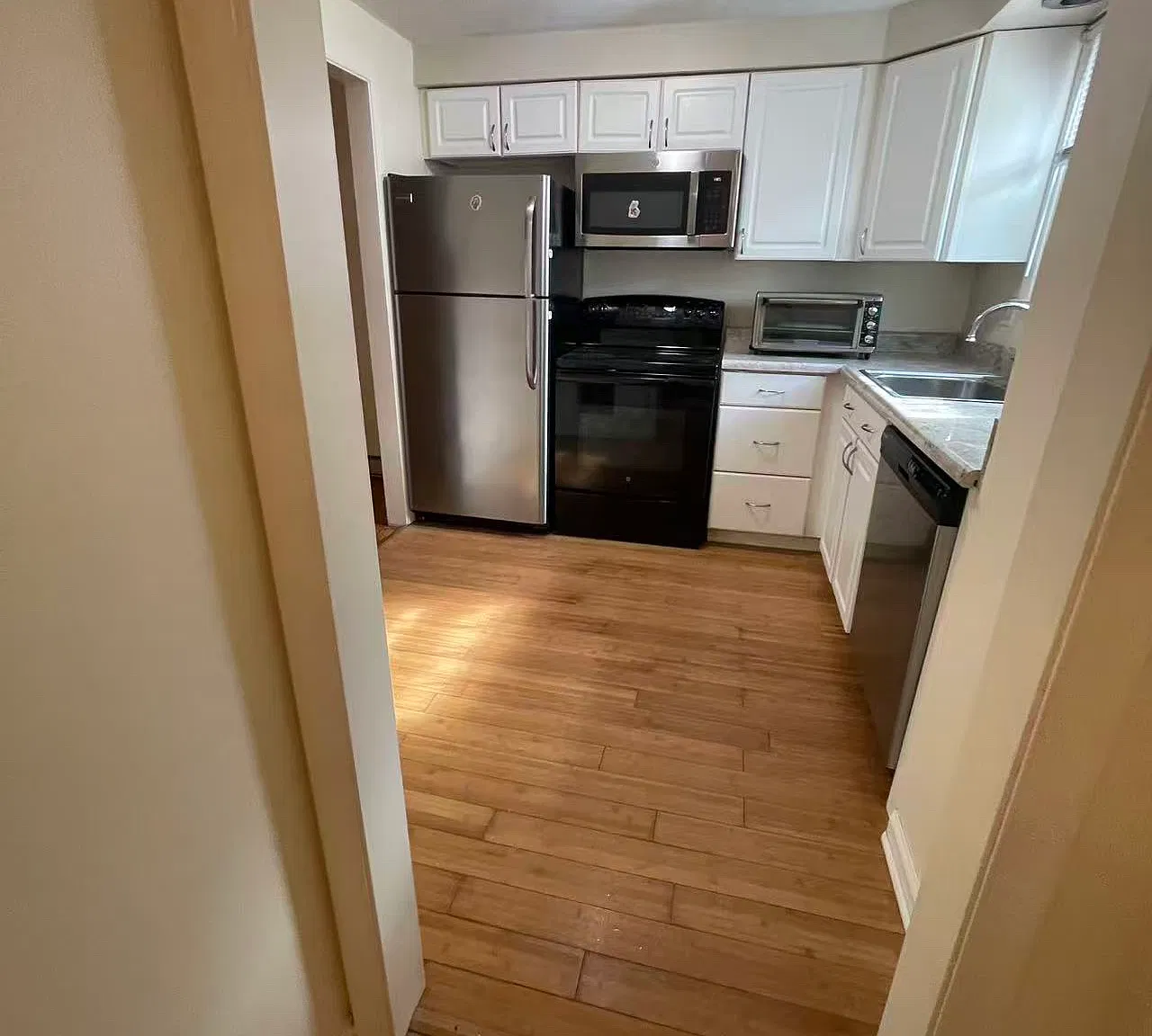3 bed, 1440 sqft, $1,900 — Photo 2