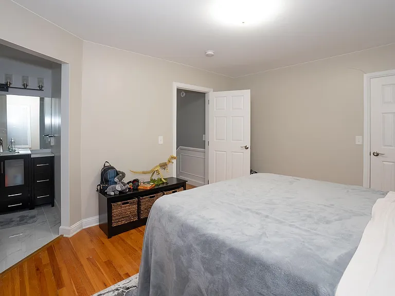 2401 E Brocker Rd — Photo 20
