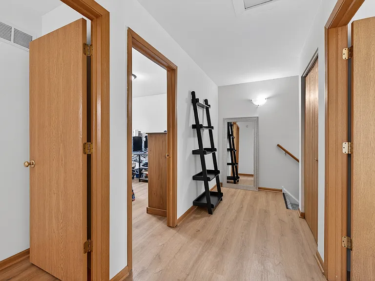 939 Four Seasons Blvd — Photo 16