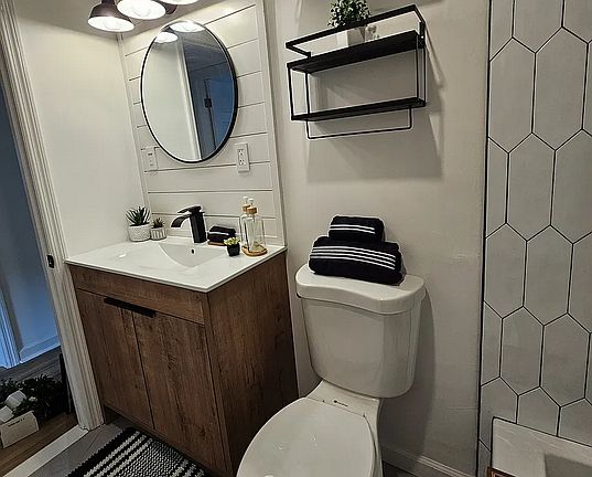 3rd image of 2723 Crest Ave
