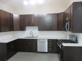 2832 W Walnut St, Chicago, IL 60612