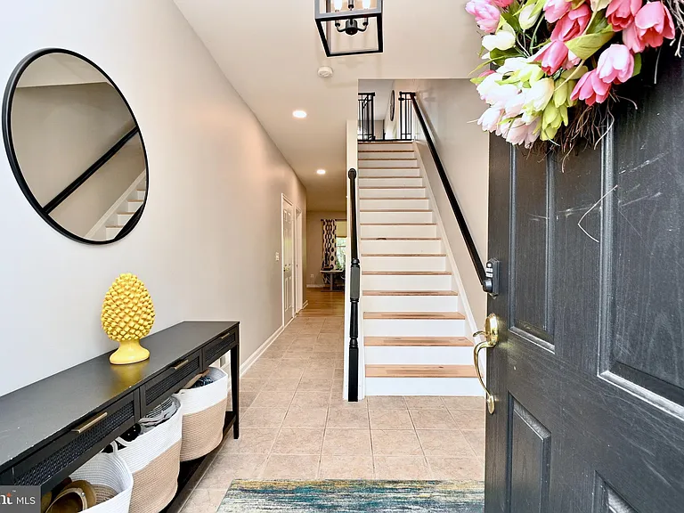 6915 Rolling Creek Way — Photo 2