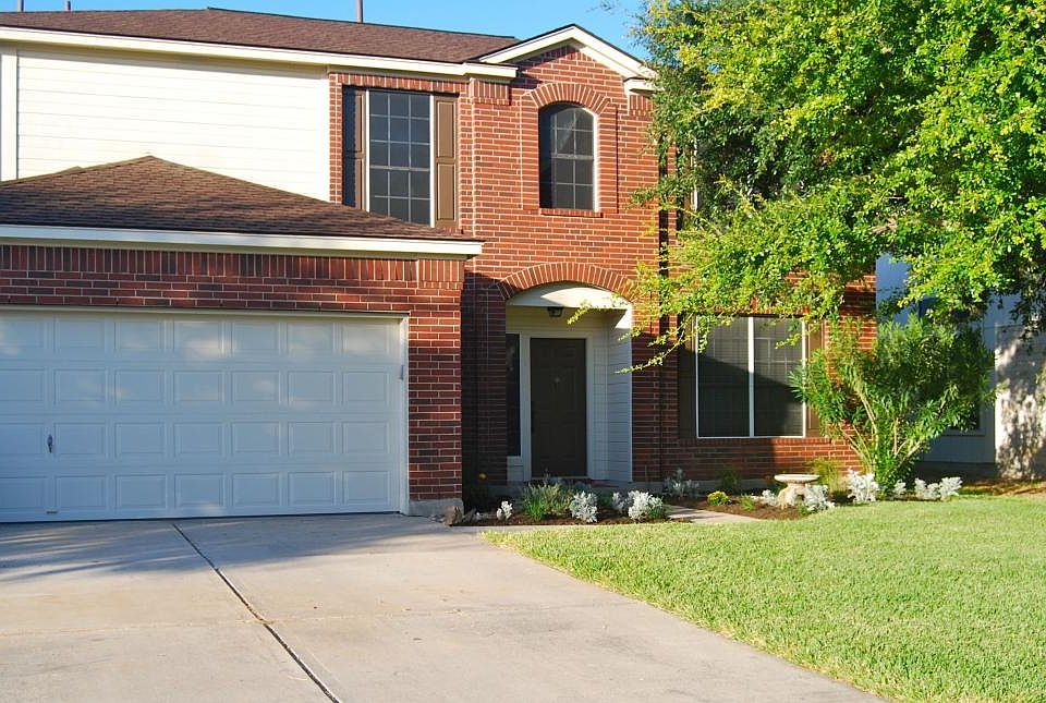 Mature trees, nice green lawn.