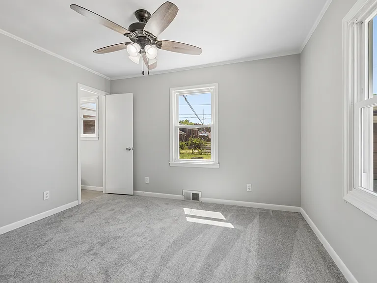 1805 Kelly Ave — Photo 7