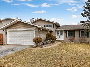 2324 Federal Pkwy, Lindenhurst, IL 60046