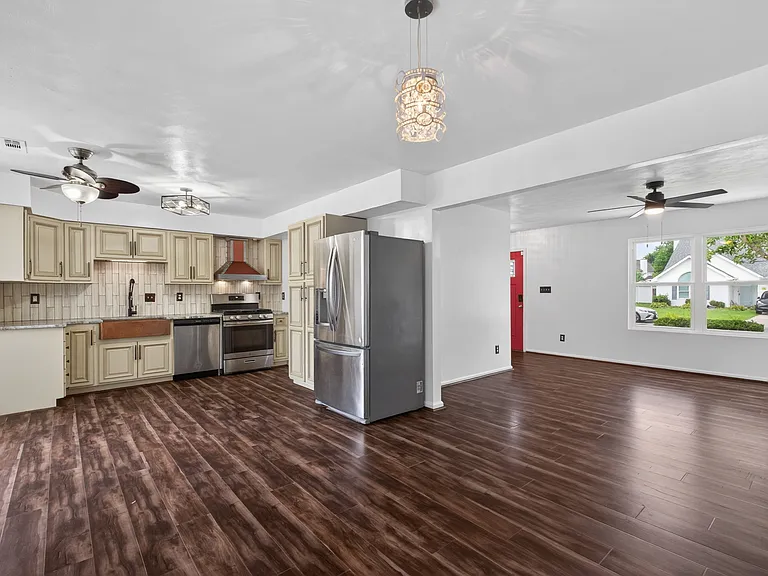 3200 Vermeer Dr #8 — Photo 10