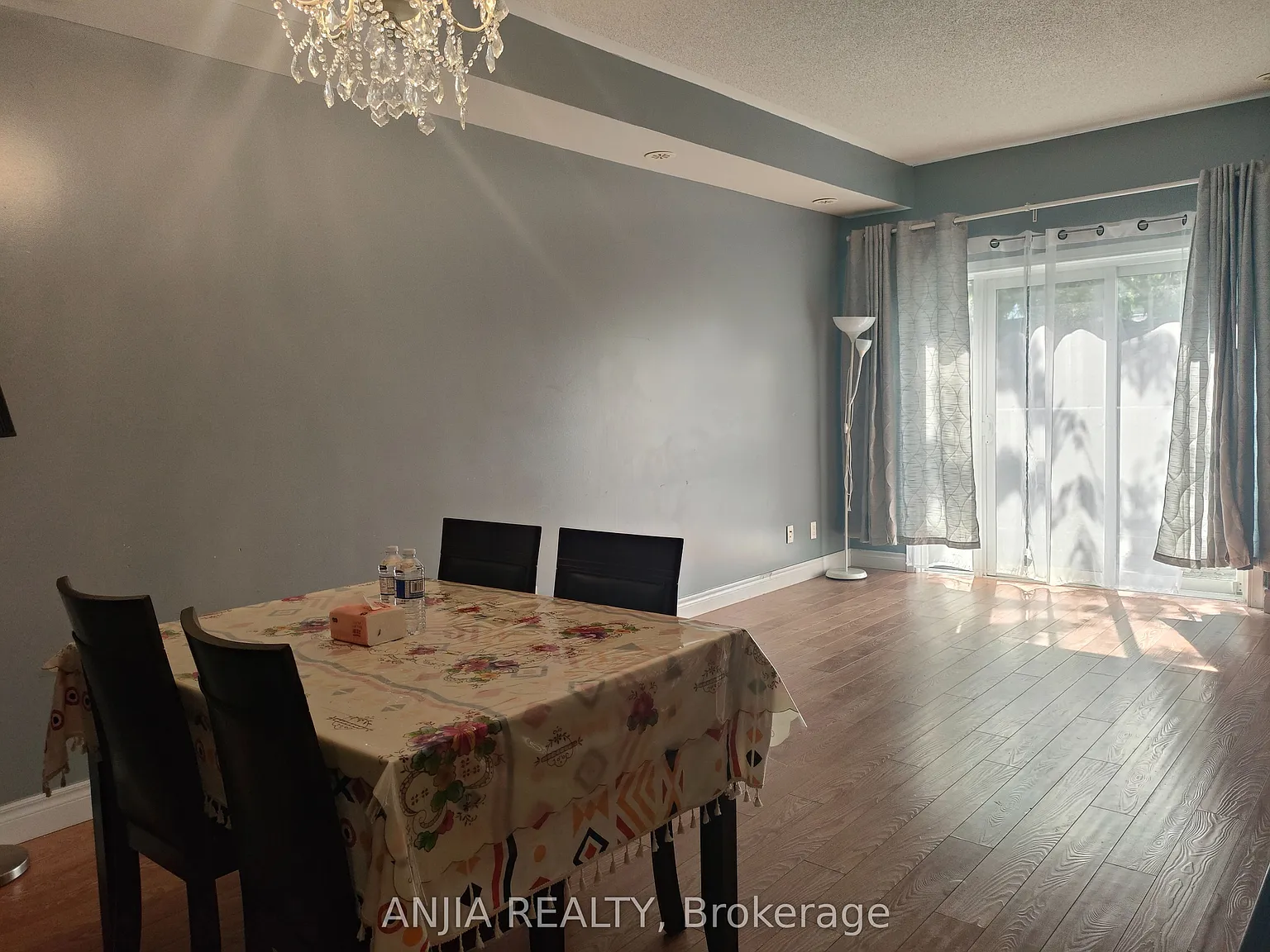 4 bed, $3,300 — Photo 4