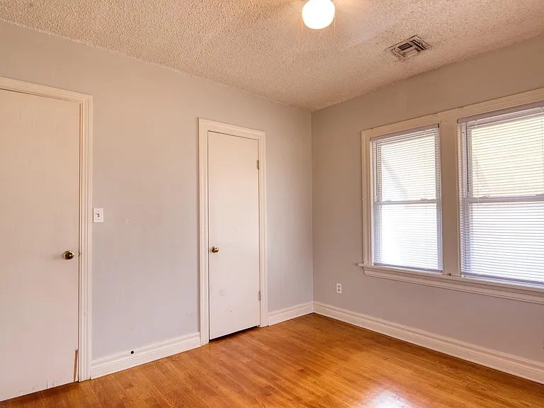 1132 N Saint Clair Ave — Photo 10