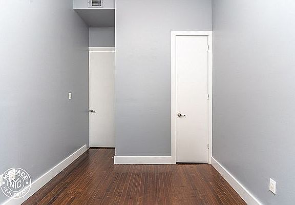 4th image of 2372 Pacific St #8
