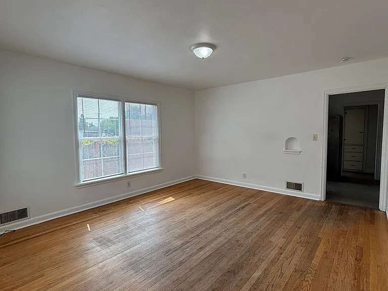 707 & 709 S 5th Ave — Photo 3