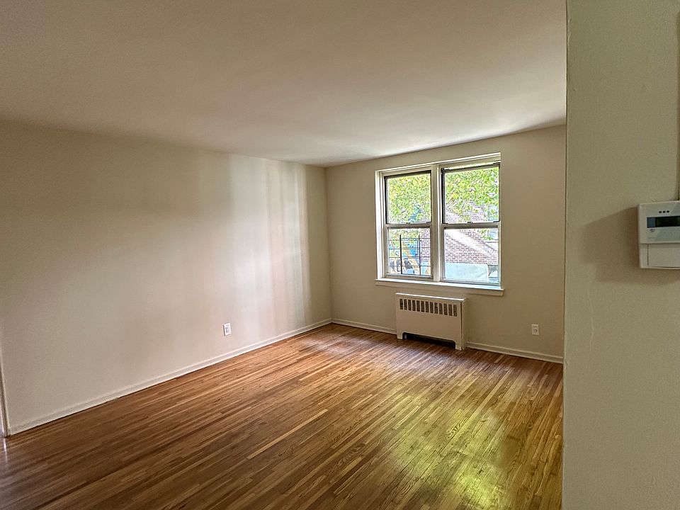1st image of 14336 Barclay Ave #1Q