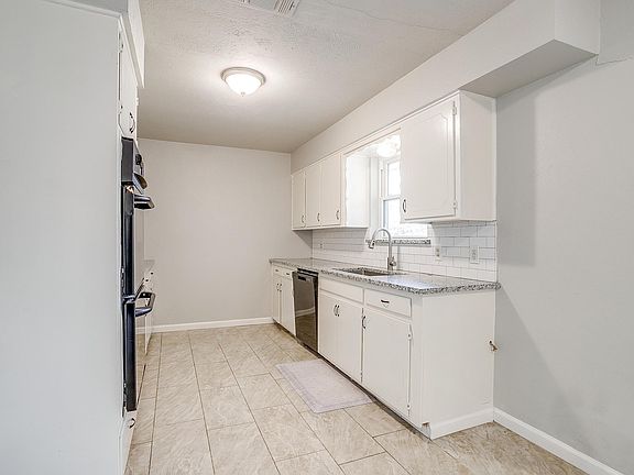 5th image of 109 SE Dian St