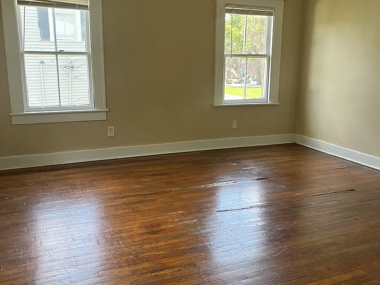 1810 Lincoln St — Photo 2