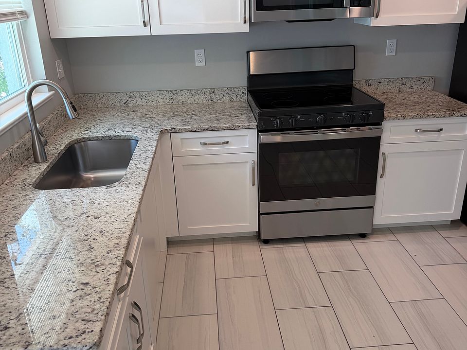 1st image of 1845 42nd Ave #109