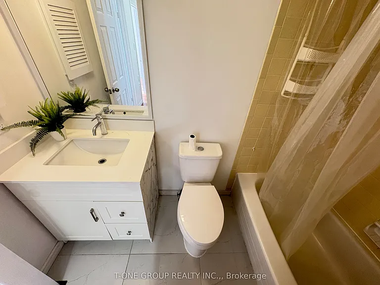 49 Ambercroft Blvd — Photo 15