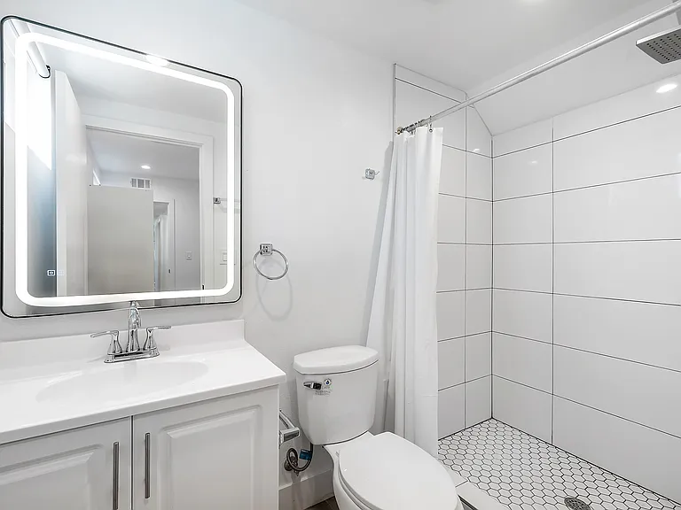 1508 W 30th St #1 — Photo 13