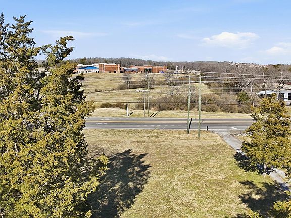 4th image of 10032 Lebanon Rd