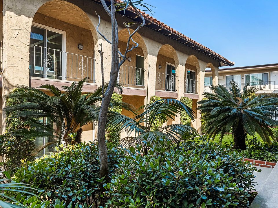 Lush interior courtyard with mature landscaping