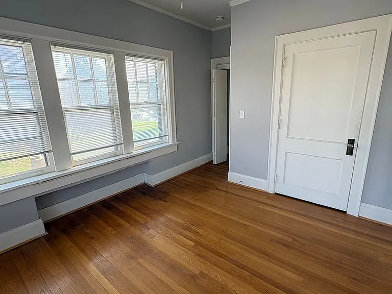 3870 Harney St — Photo 6