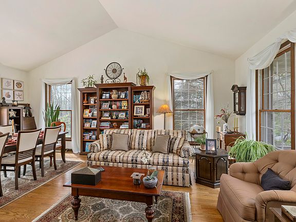 5th image of 328 E Tratebas Rd