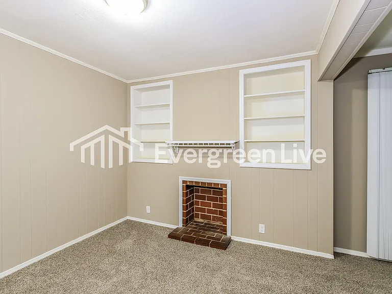 1919 Williams Dr — Photo 4