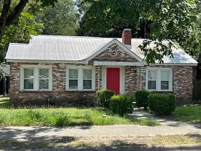 209 E Howard St — Photo 1
