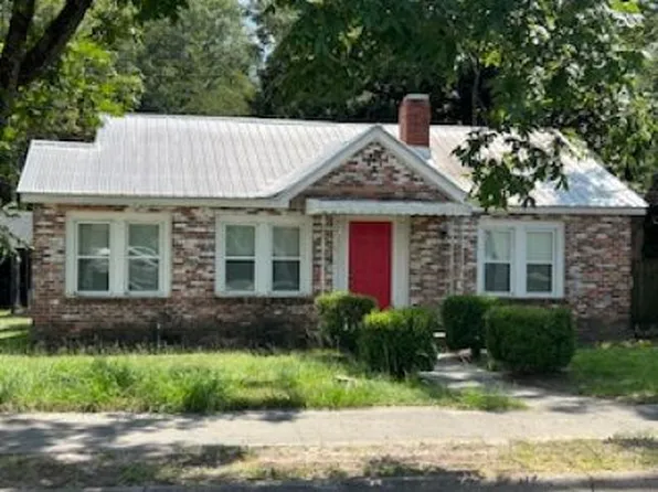 209 E Howard St, Glennville, GA 30427