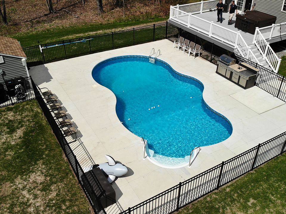 2nd image of 43 Charter Way