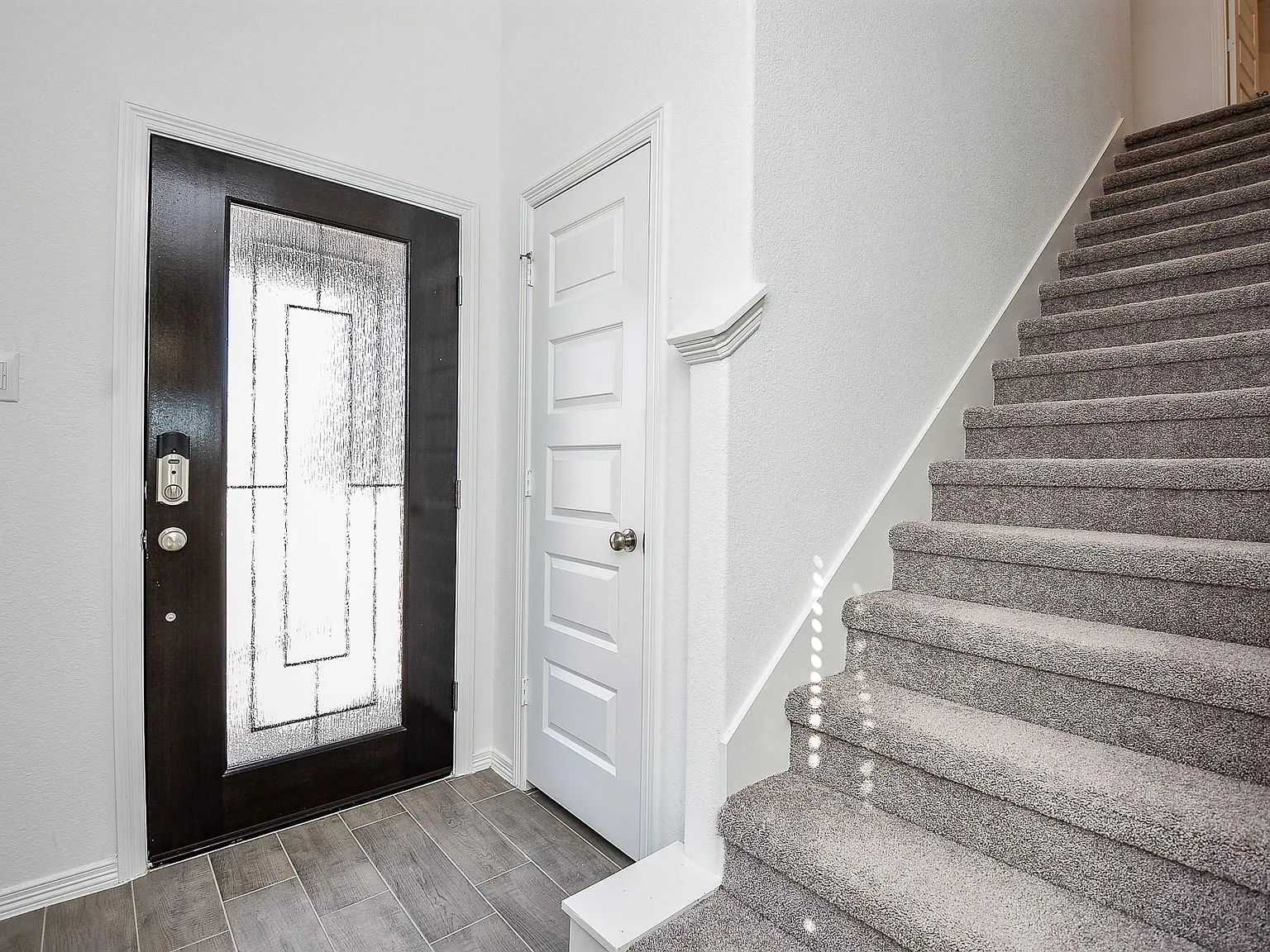 5 bed, 4.0 bath, 2409 sqft, $3,100 — Photo 4