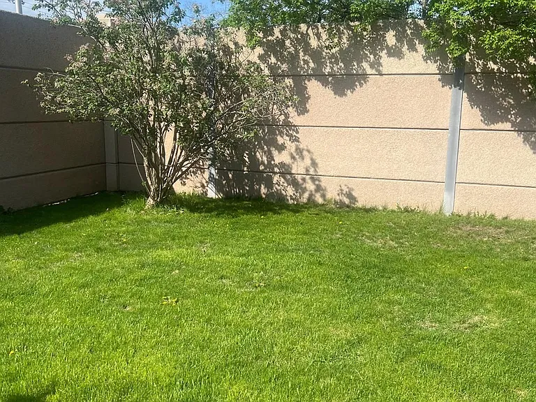 1 Kincardine Dr — Photo 2