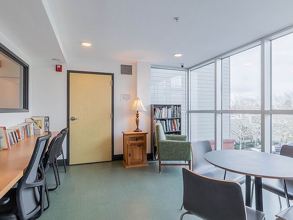 5th image of 555 W 8th St APT 520