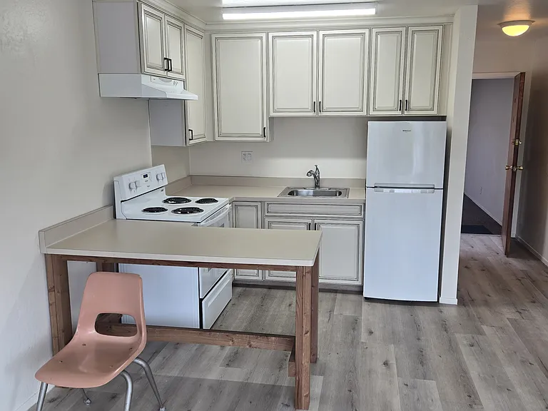 1040 Oak St #4 — Photo 8