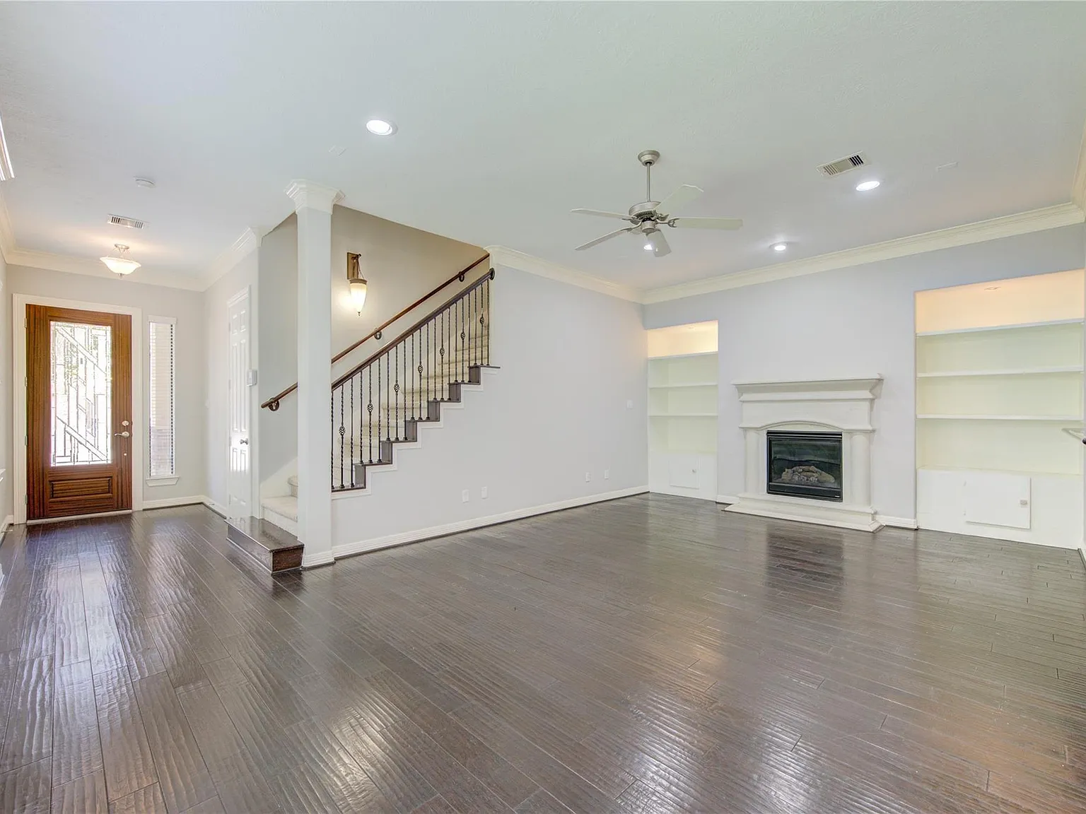 3 bed, 3.5 bath, 3062 sqft, $2,850 — Photo 2