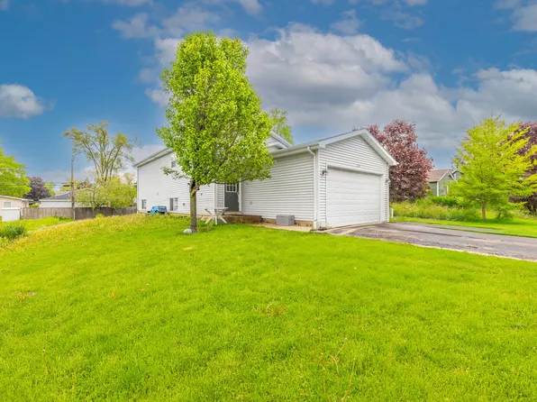 326 E Lake Park Ave, Round Lake Beach, IL 60073