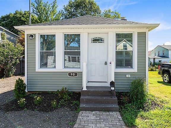 4th image of 90 Huron St
